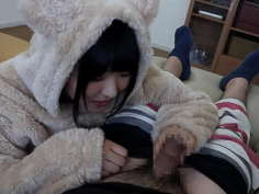 かわいくてちっちゃい子でも乳デカ　すっごい小さいけど体は大人で、おっぱいも大きいしクリトリスも勃起するんだよ。　全編→https://bit.ly/3gCn2vu