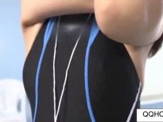 指導中なのに生徒のモッコリ股間に発情して更衣室でパコる痴女インストラクター