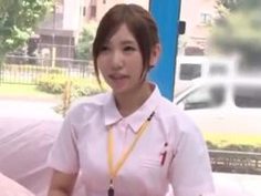 お昼休み中の美人ナースナンパ！激しい腰使いでザーメン大量ぶっかけ