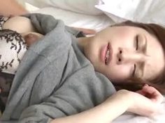 真っ昼間からホテルで恋人とパイ射セックス楽しんじゃう淫乱お姉さん