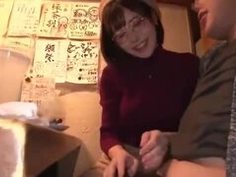 深田えいみ『おちんちん欲しいの・☆』メガネ美人妻が酔っぱらって人前でチンポおしゃぶりおま...