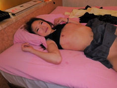 パパ活でゲーセントイレで露出フェラ口内発射、3Pで4発射＋ハメ顔射されてしまう。