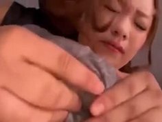 敏感乳首を責められると母乳を噴出しちゃう人妻を強引に犯してザーメン顔射