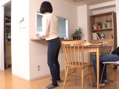 LULU-023 「ねえパパ 娘に乳首イジられるのってどんな気持ち？」 性欲に純粋すぎる嫁の連れ子に朝から晩までいじられ続け乳首中毒にさせられました