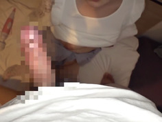 巨乳のメガネ女子が遠隔バイブ散歩に興奮して生中出しSEXで本気絶頂！ めぐ