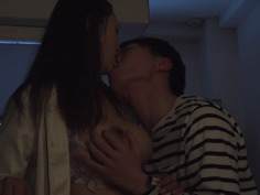 大停電の夜に憧れの義姉さんと二人きり…。 小早川怜子